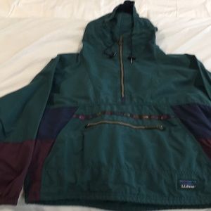 Women’s wind breaker.